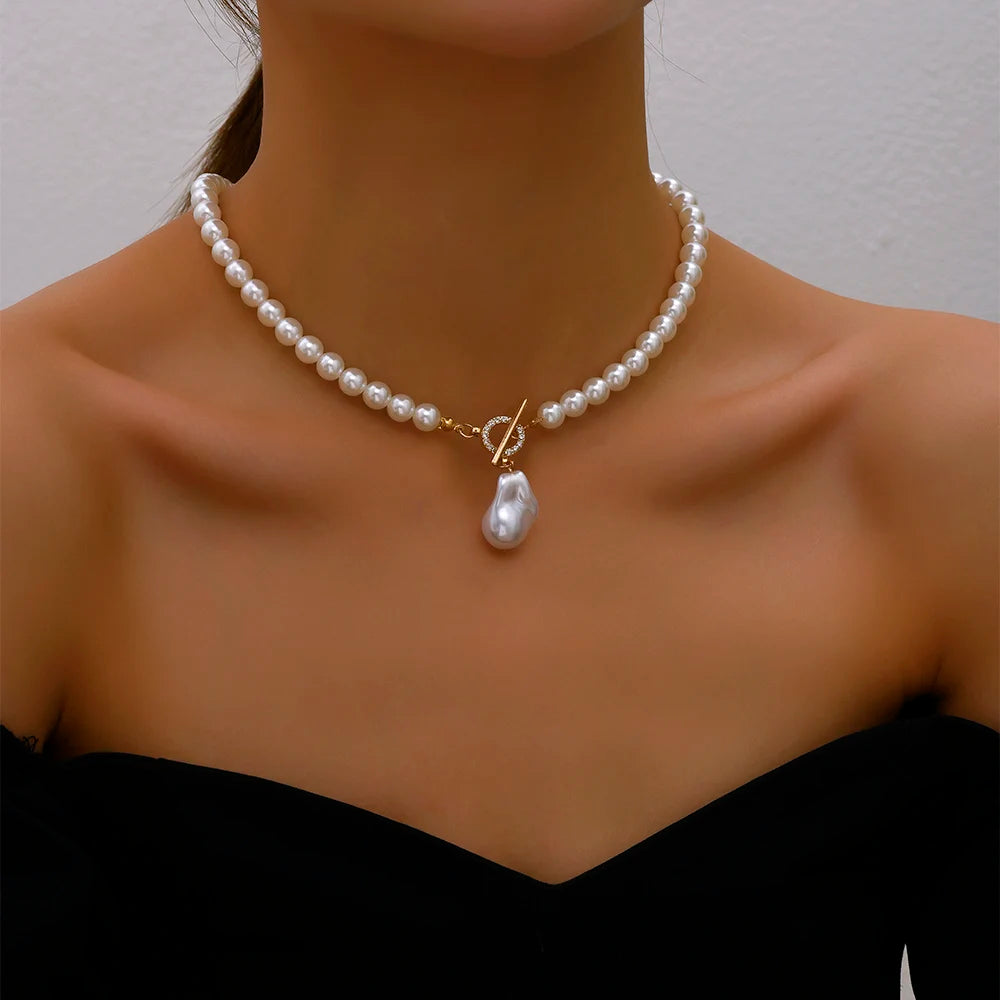 Adjustable pearl choker necklace featuring a string of elegant pearls and Crystal Pendant, offering a customizable fit for a timeless and sophisticated look.