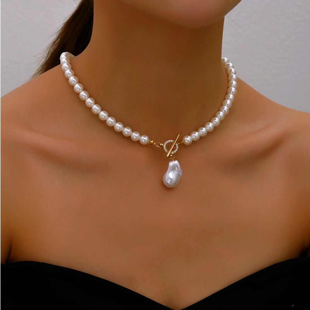 Adjustable pearl choker necklace featuring a string of elegant pearls and Crystal Pendant, offering a customizable fit for a timeless and sophisticated look.