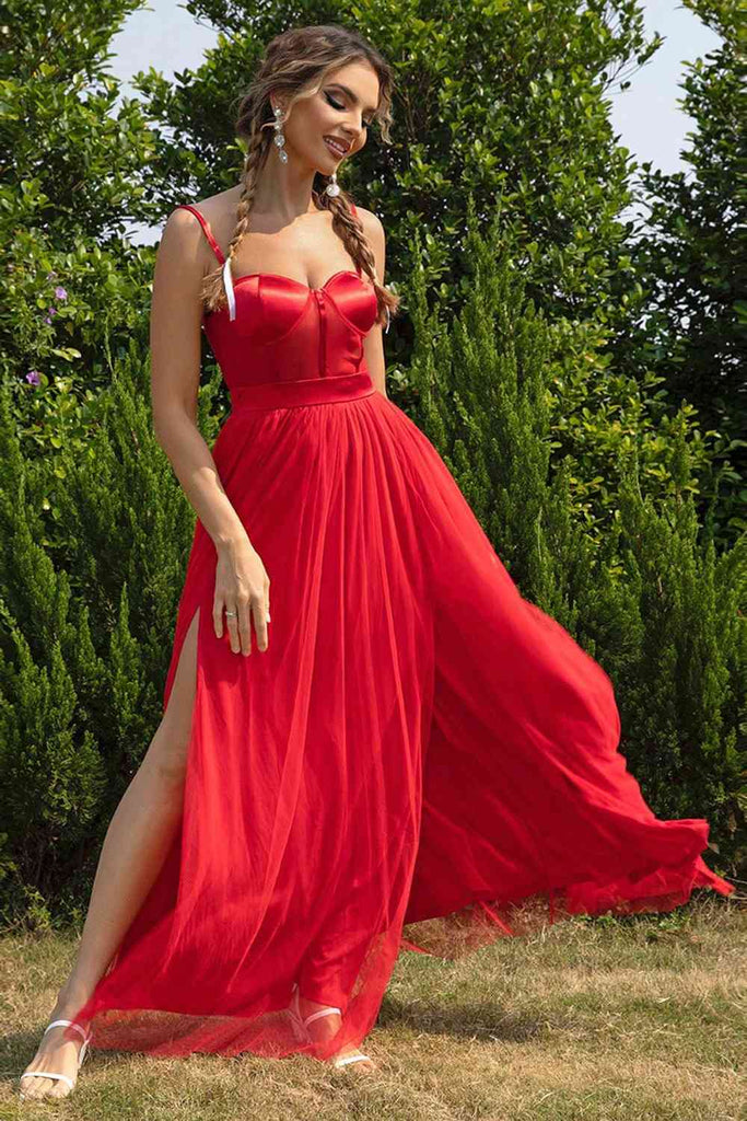 Sweetheart neckline maxi dress in red, floor-length and sleeveless, designed for formal occasions.